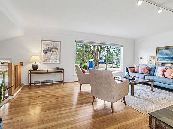 3rd image of 20 Heatheridge St