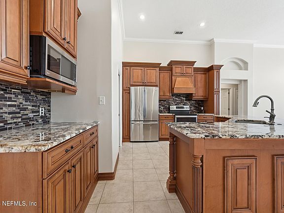 4th image of 173 CROSSROAD LAKES Drive
