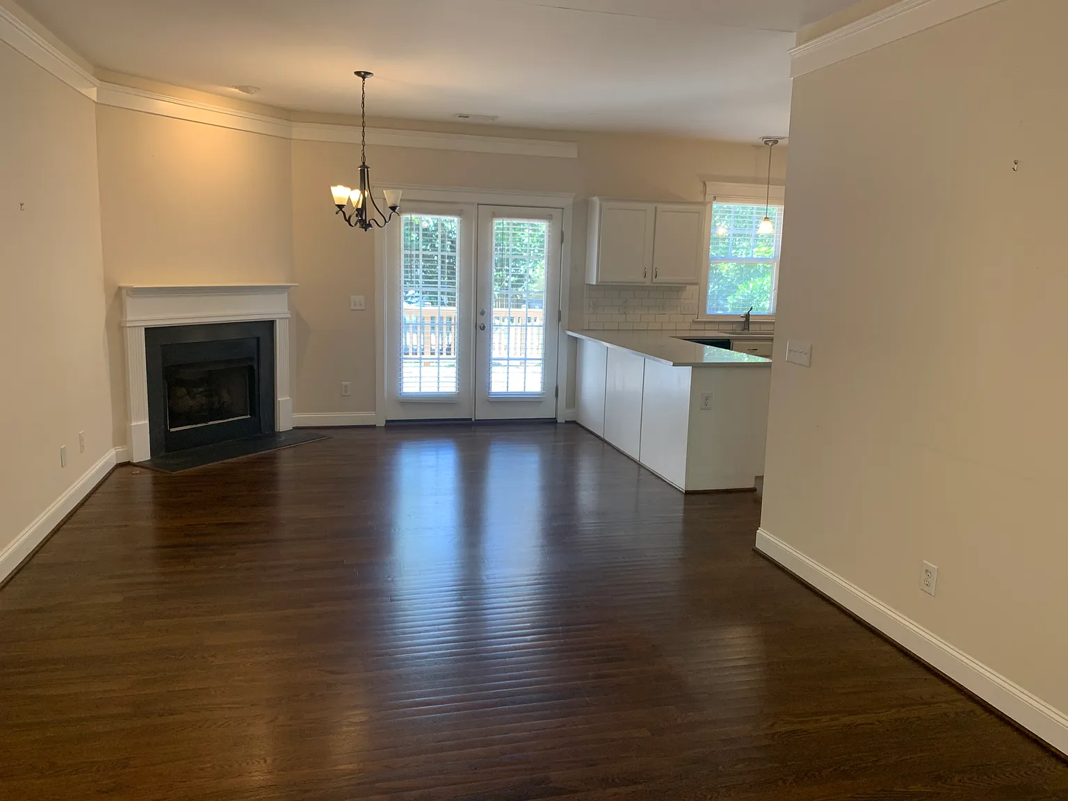 3 bed, 2.5 bath, 1344 sqft, $1,800 — Photo 2