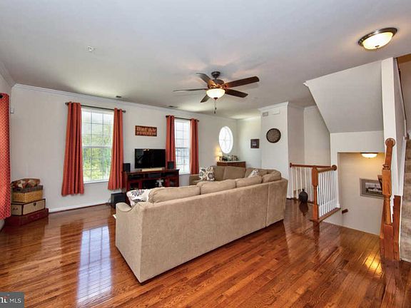 5th image of 1357 Dickinson Ct