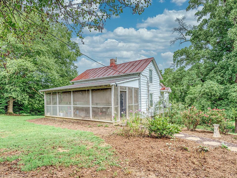 1st image of 325 Twin Hollow Ln