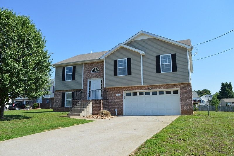 1st image of 905 Fisher Ct