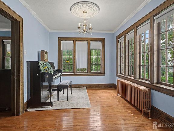 4th image of 21 Elm Pl