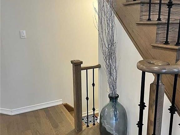 3rd image of 127 Munro Cir