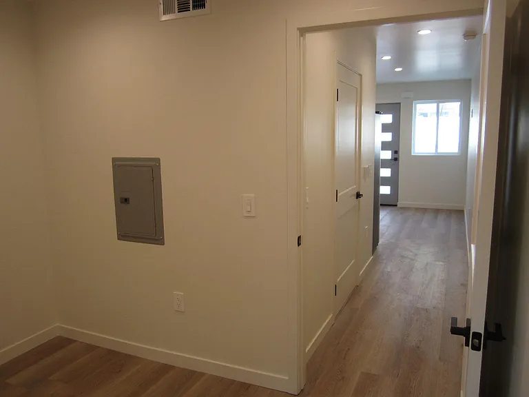 14747 Friar St #4 — Photo 10