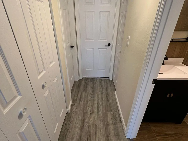 210 E Court Of Shorewood #6 — Photo 8