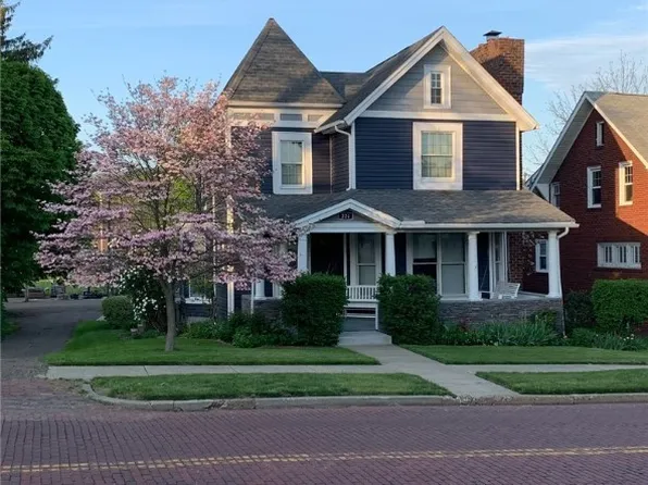 224 High St NE, Canal Fulton, OH 44614