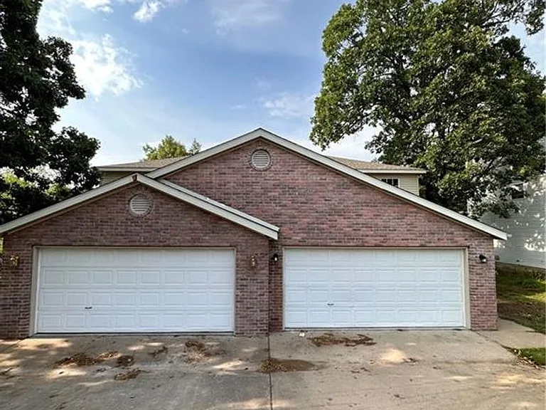 2226 E Cinnamon Way — Photo 1