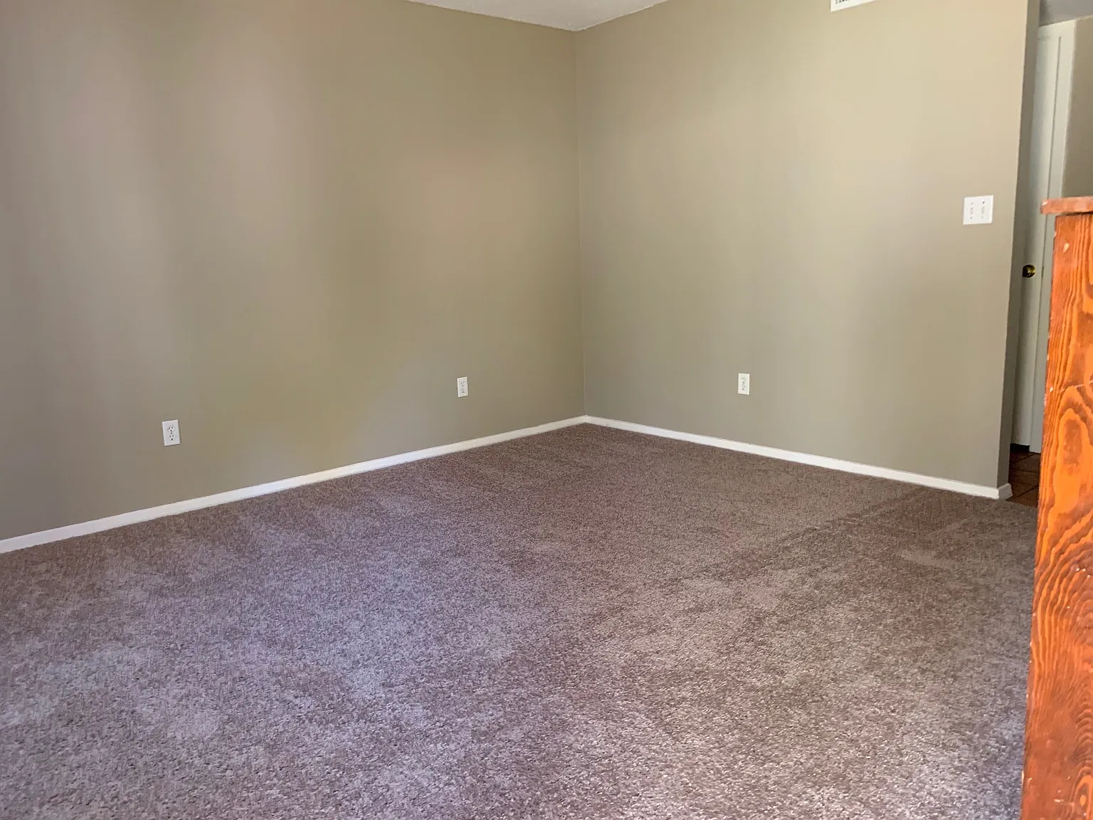 2 bed, 1.5 bath, 997 sqft, $1,100 — Photo 2