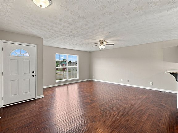 4th image of 303 Bandera Ln
