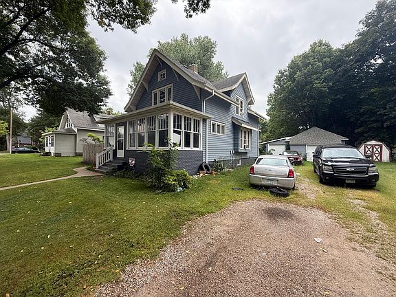 2nd image of 218 Augusta Ave SE