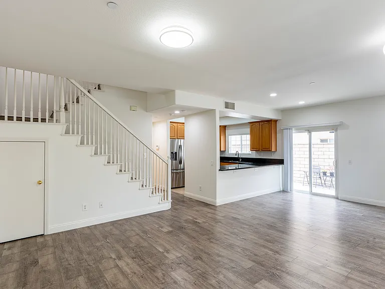 10623 Mona Way — Photo 4