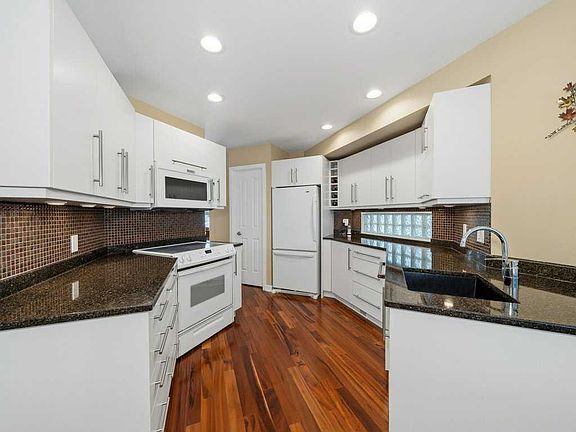 4th image of 237 N 28th Ave NW