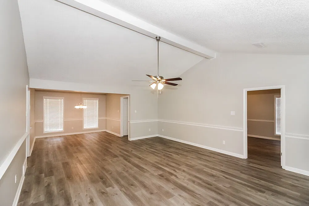 3 bed, 2.0 bath, 1924 sqft, $1,965 — Photo 3