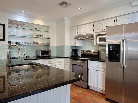 3rd image of 902 Holoma Drive