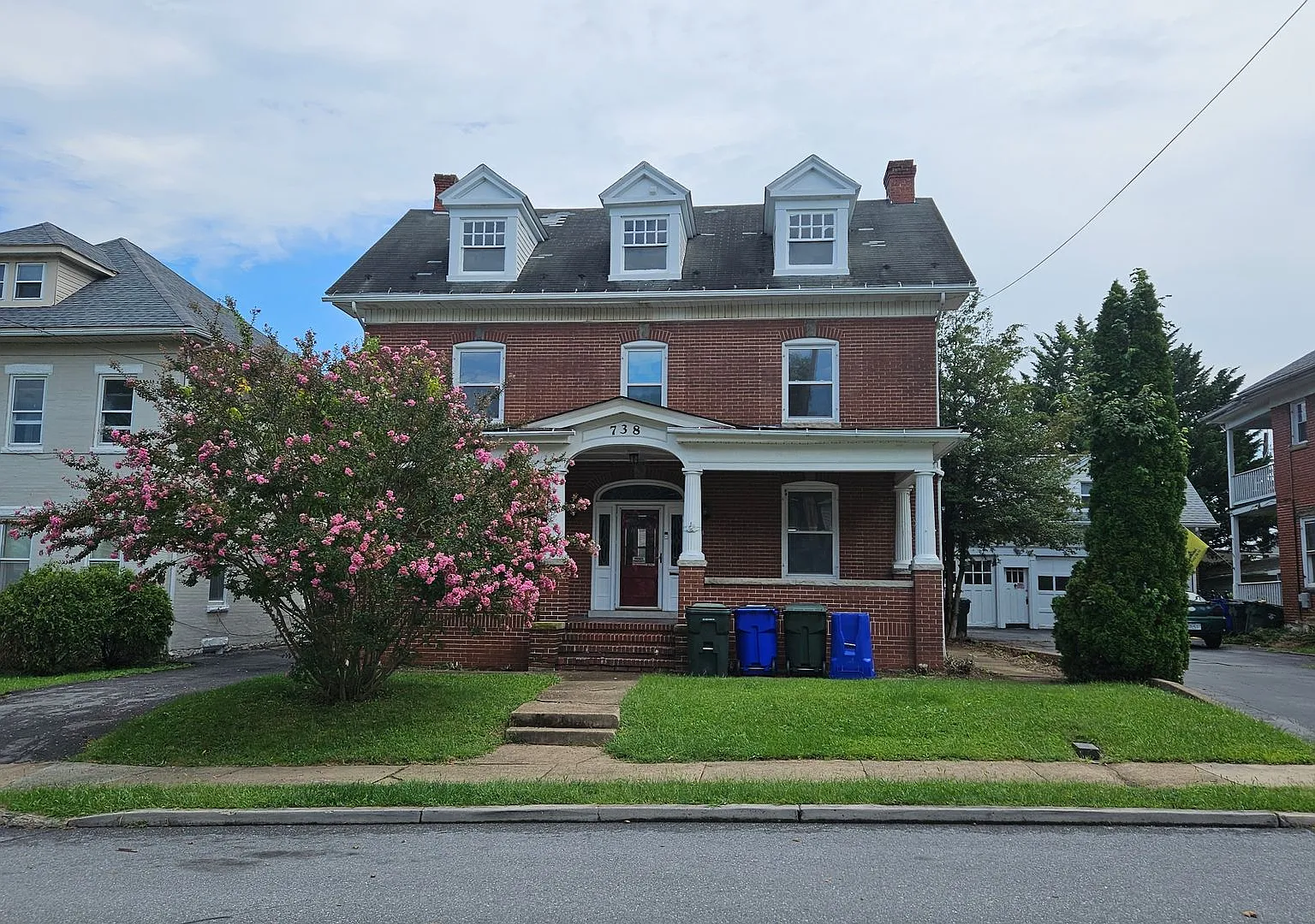 3 Bedroom Brick Stunner Close to City Park! — Photo 1