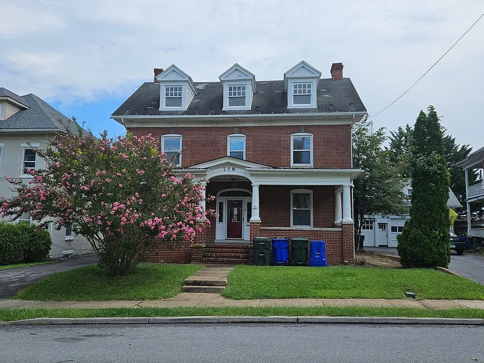 738 Summit Ave