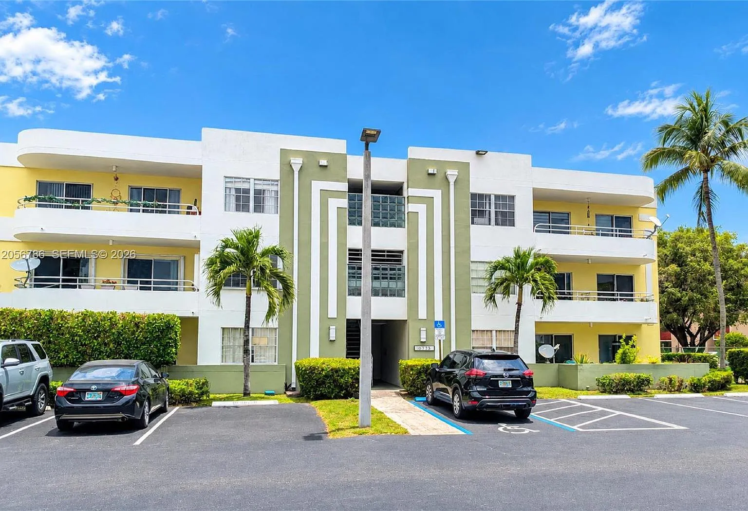 Palm Cove Cond — Photo 1