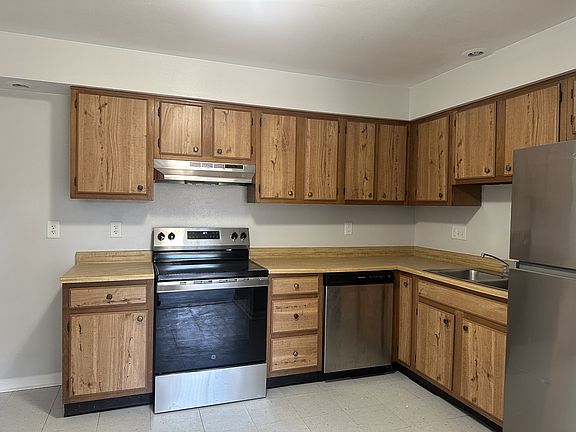 3rd image of 4725 Wolverton Ln APT 2