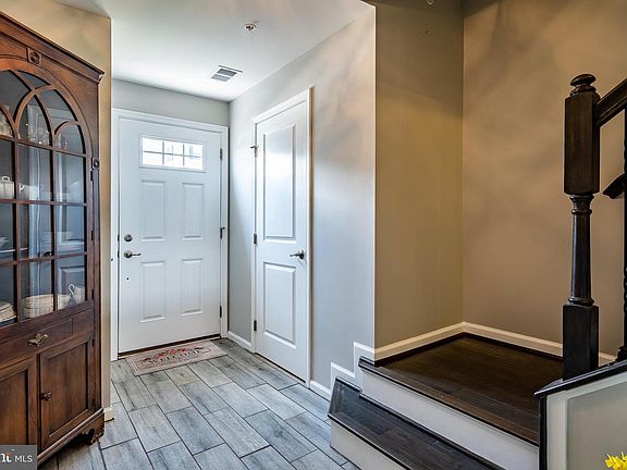 2nd image of 1815 Honeysuckle Ct