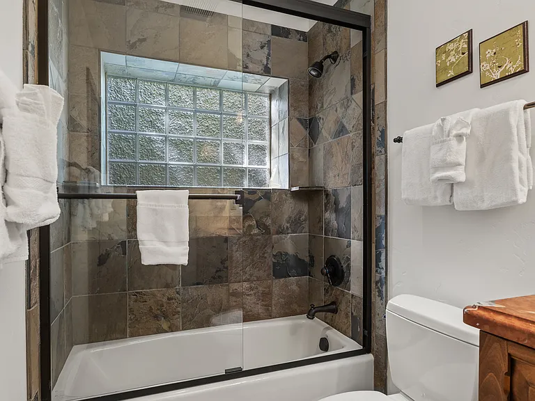 1st Level - Ensuite Bathroom 3