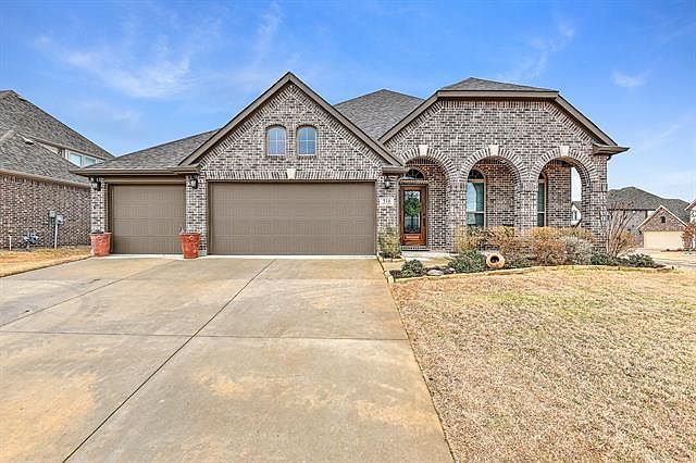 1st image of 516 Berkshire Ln