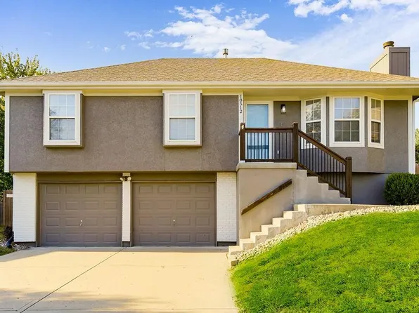 18512 E Blackhawk Trl, Independence, MO 64056