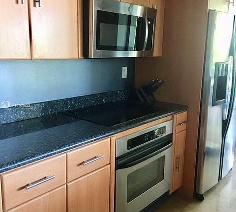 4th image of 21075 NE 34th Ave APT 403-2