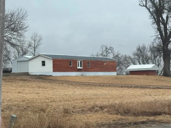 304 S Main St, Bassett, IA 50645