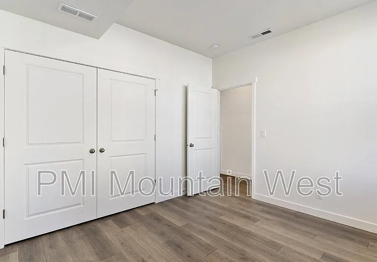 1836 W Red Twilight Ln — Photo 4