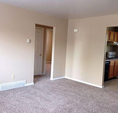 2nd image of 274 Broadmeadows Blvd APT B