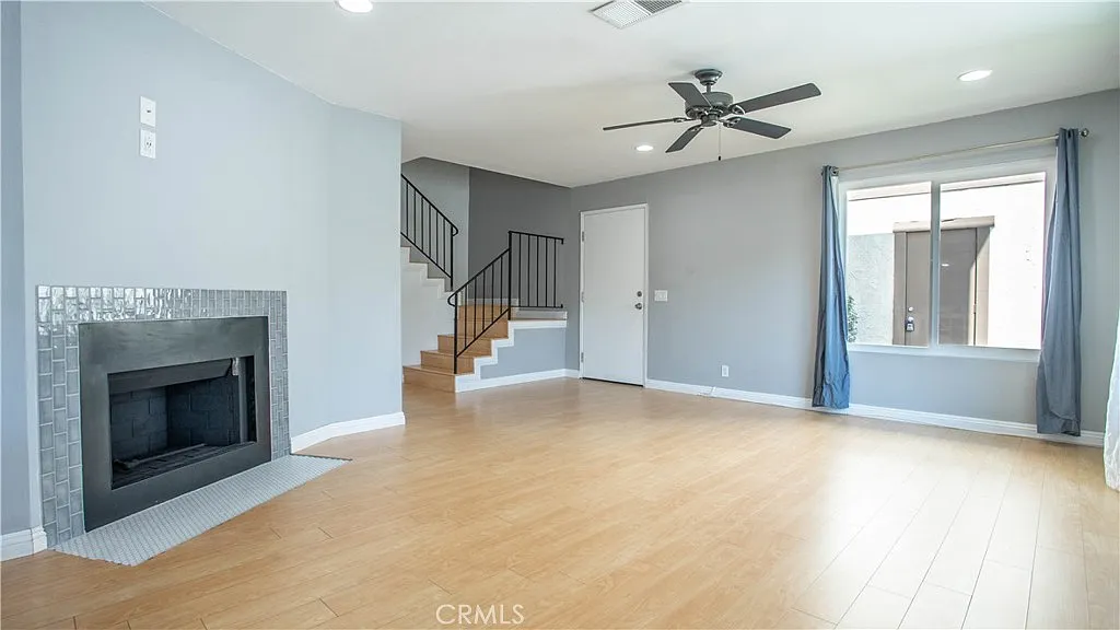 2 bed, 1.5 bath, 1302 sqft, $2,700 — Photo 3