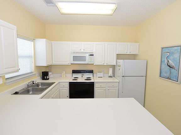 4th image of 71 Woodward St Unit 127