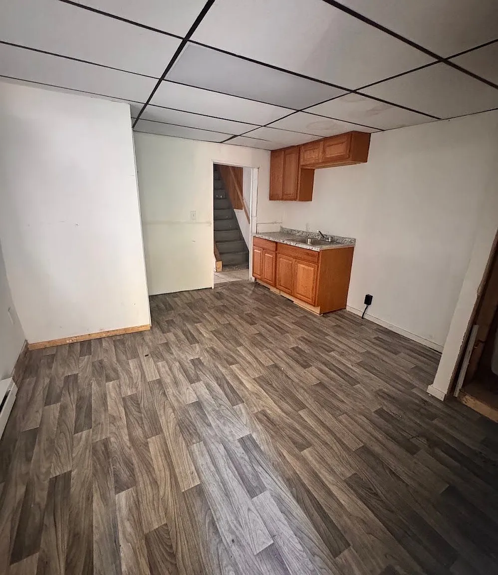 3 bed, 1.0 bath, 1100 sqft, $950 — Photo 1