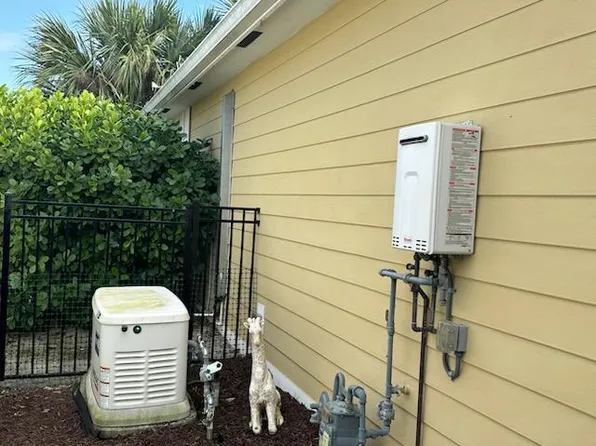 1073 Sterling Pine Place, Loxahatchee, FL 33470