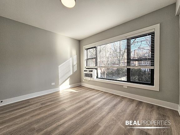 3rd image of 555 W Stratford Pl #205