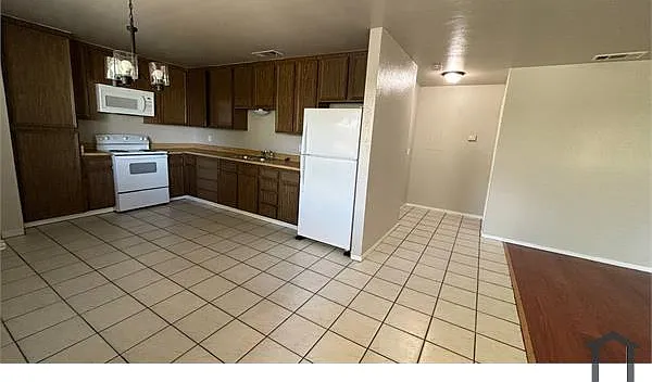 2 bed, 900 sqft, $1,700 — Photo 2