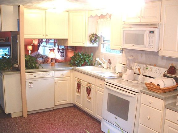 5th image of 38 Maplewood Dr