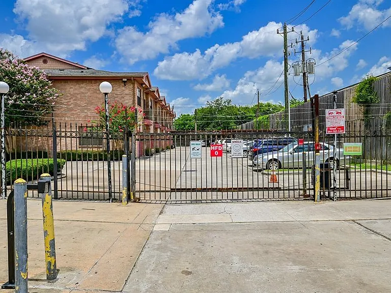 9400 Bellaire Blvd #511 — Photo 30