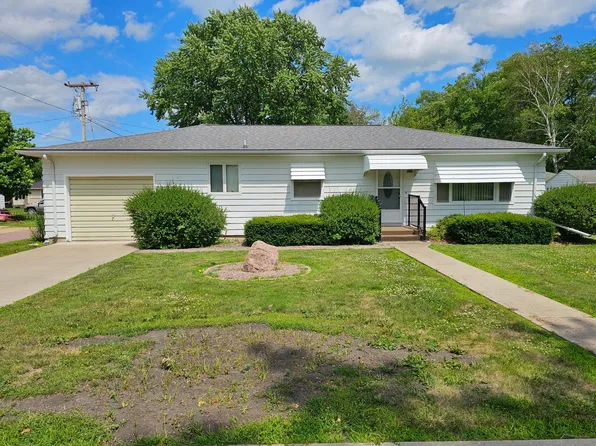 507 S Elm St, Lamberton, MN 56152