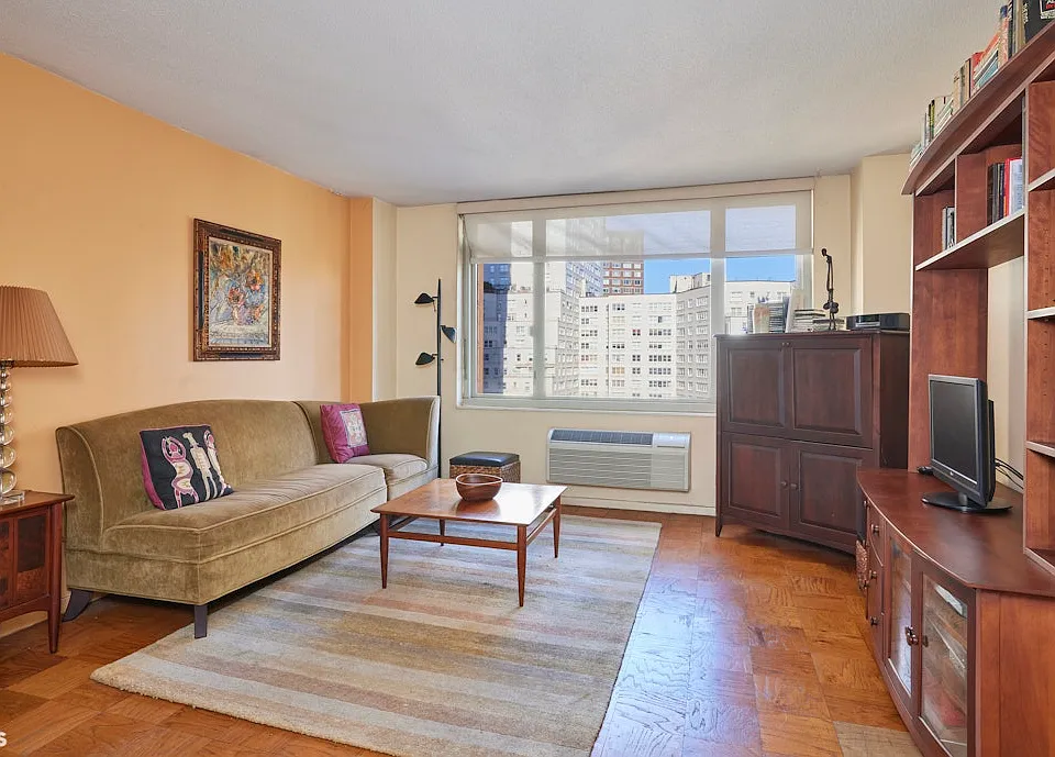 130 W 67th St #17G