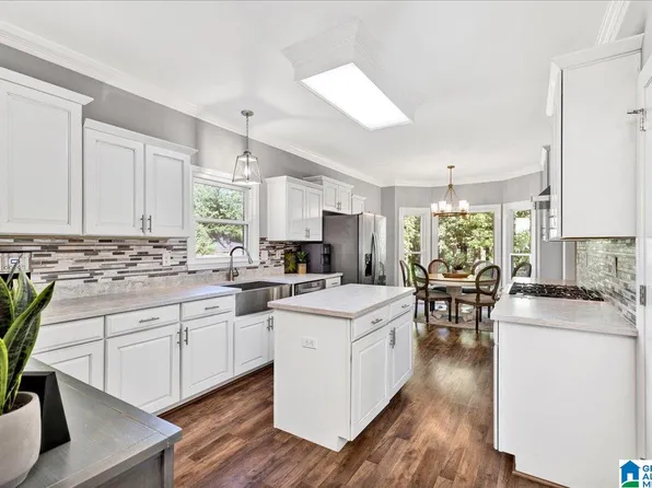 728 Heatherwood Dr, Birmingham, AL 35244