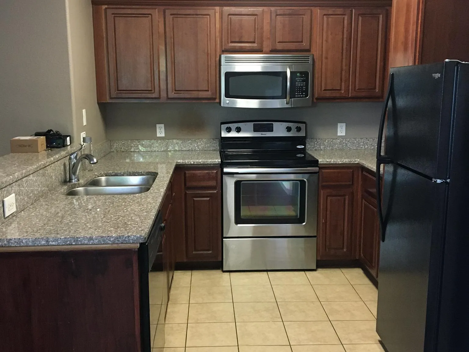 4 bed, 4.5 bath, 1600 sqft, $1,799 — Photo 3