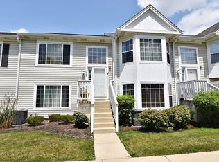 808 E Victoria Cir #808, North Aurora, IL 60542