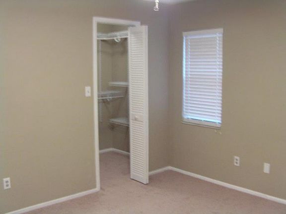 5th image of 1063 Weaver Dr