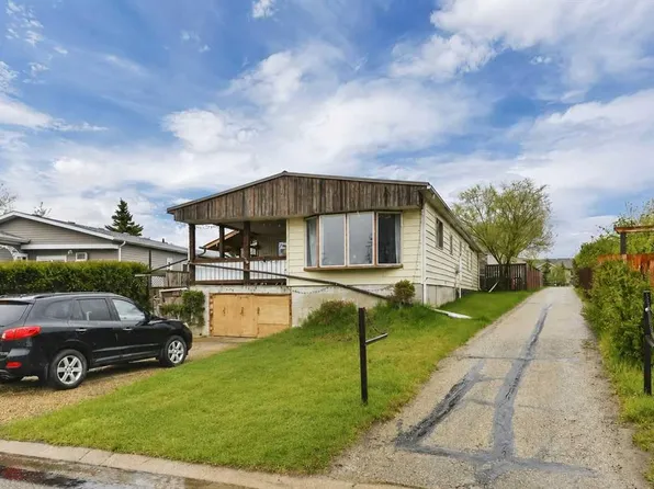 36 SE Hearthstone Dr, Lacombe, AB T4L 1P6