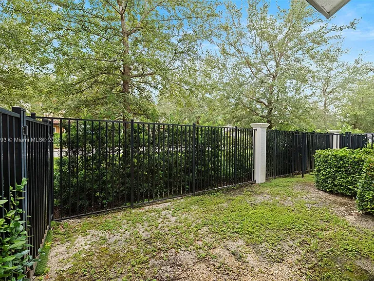 6907 Pines Cir — Photo 8