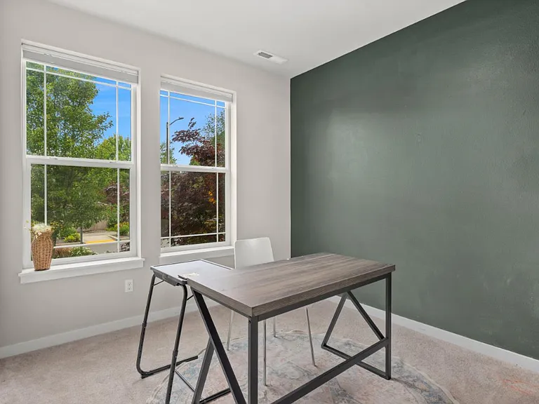 303 Vaughan Blvd NE — Photo 25