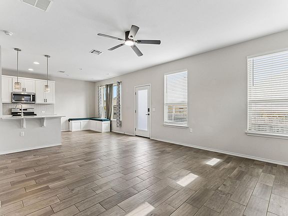3rd image of 9421 Hunter Ln