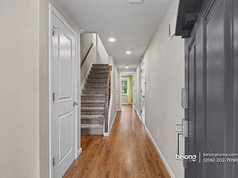 3204 SW Holly St — Photo 2